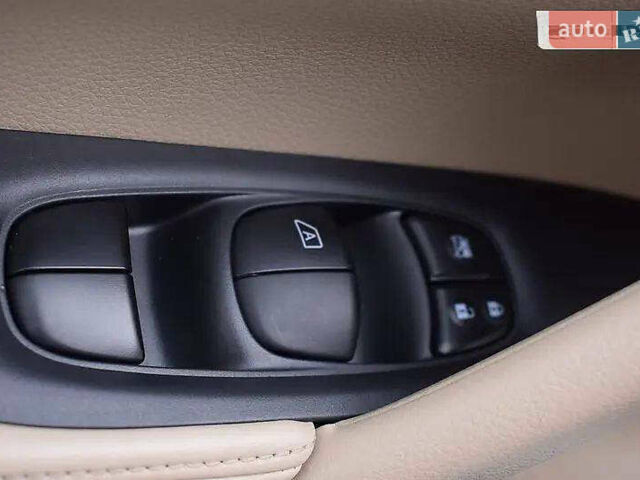 Білий Ніссан Rogue, об'ємом двигуна 2.49 л та пробігом 105 тис. км за 17500 $, фото 14 на Automoto.ua