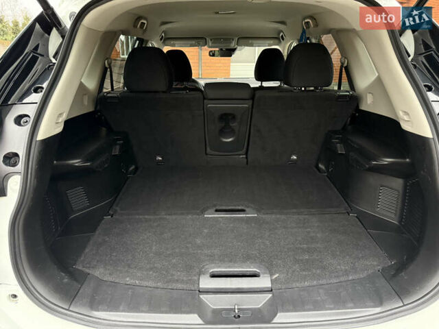 Белый Ниссан Rogue, объемом двигателя 2.5 л и пробегом 138 тыс. км за 13900 $, фото 56 на Automoto.ua