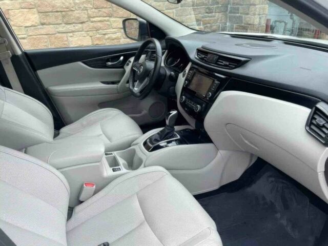 Білий Ніссан Rogue, об'ємом двигуна 2 л та пробігом 31 тис. км за 8000 $, фото 9 на Automoto.ua