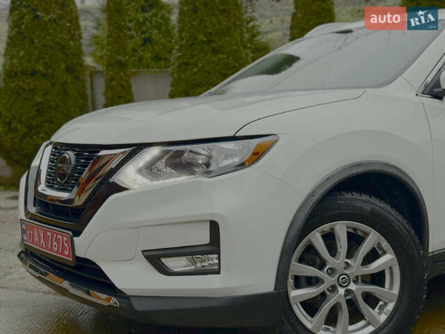 Белый Ниссан Rogue, объемом двигателя 2.5 л и пробегом 138 тыс. км за 13900 $, фото 8 на Automoto.ua