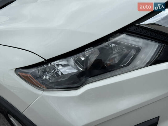 Белый Ниссан Rogue, объемом двигателя 2.49 л и пробегом 132 тыс. км за 16700 $, фото 16 на Automoto.ua