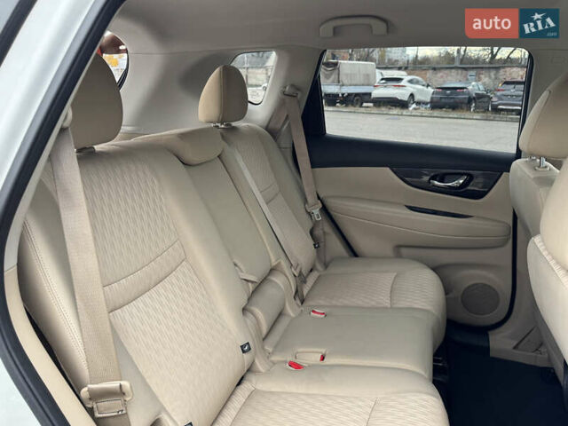 Белый Ниссан Rogue, объемом двигателя 2.49 л и пробегом 132 тыс. км за 16700 $, фото 47 на Automoto.ua