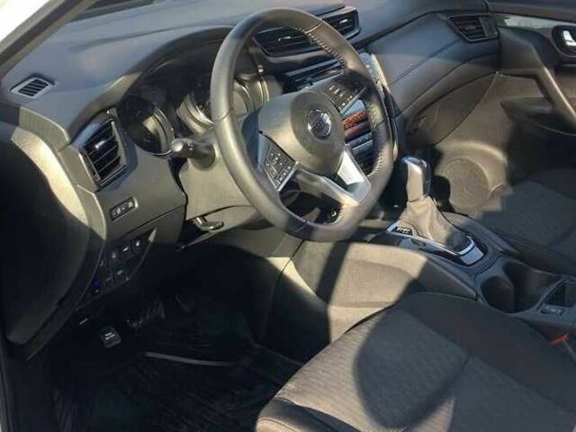 Белый Ниссан Rogue, объемом двигателя 2.5 л и пробегом 63 тыс. км за 12800 $, фото 5 на Automoto.ua