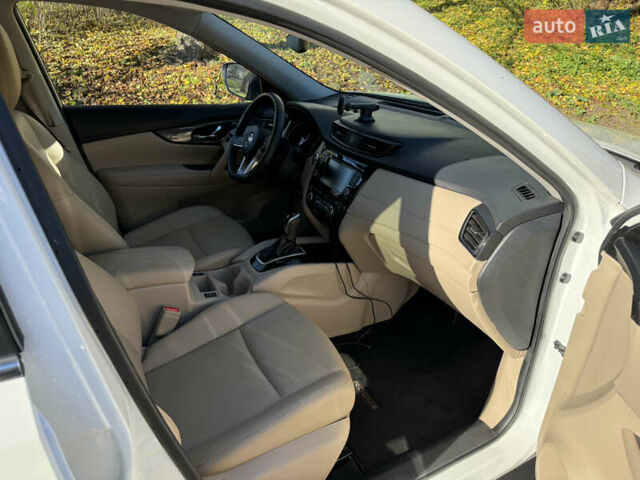 Белый Ниссан Rogue, объемом двигателя 2.49 л и пробегом 83 тыс. км за 16600 $, фото 10 на Automoto.ua