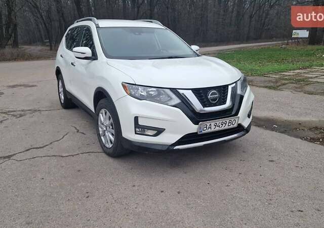 Белый Ниссан Rogue, объемом двигателя 2.49 л и пробегом 89 тыс. км за 16200 $, фото 3 на Automoto.ua