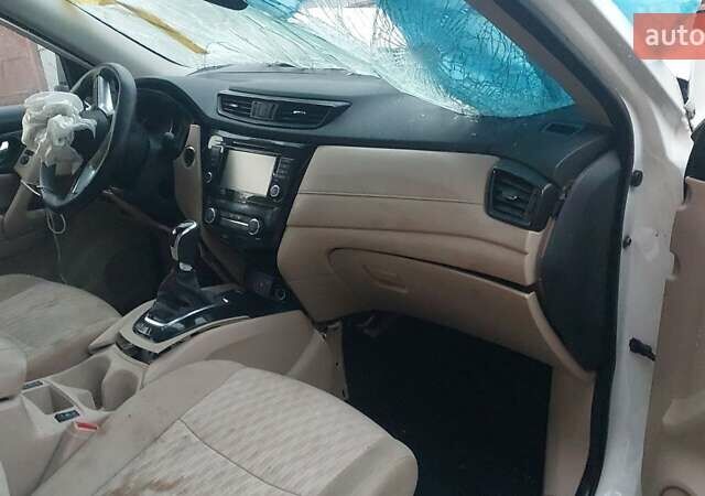 Белый Ниссан Rogue, объемом двигателя 2.49 л и пробегом 81 тыс. км за 7500 $, фото 6 на Automoto.ua