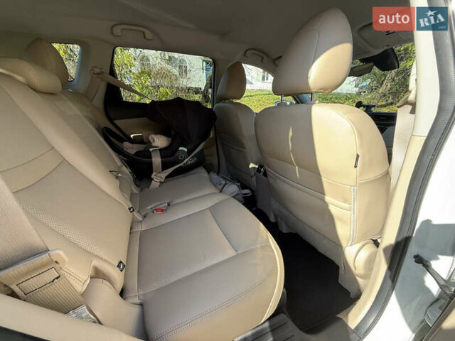 Белый Ниссан Rogue, объемом двигателя 2.49 л и пробегом 83 тыс. км за 16600 $, фото 11 на Automoto.ua