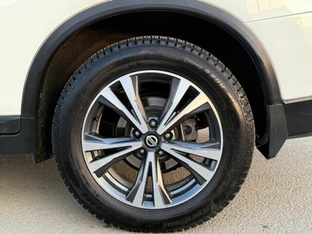 Белый Ниссан Rogue, объемом двигателя 2.5 л и пробегом 126 тыс. км за 14800 $, фото 5 на Automoto.ua