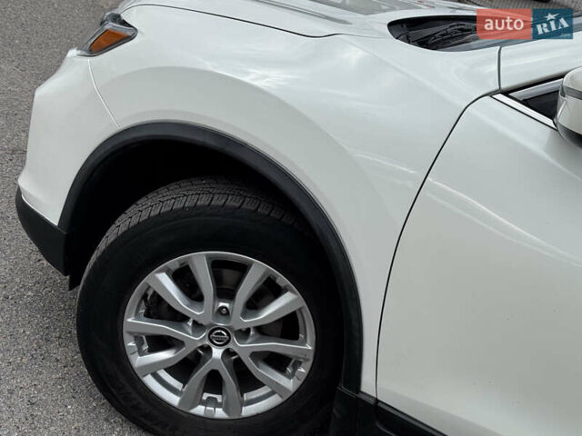 Белый Ниссан Rogue, объемом двигателя 2.49 л и пробегом 132 тыс. км за 16700 $, фото 3 на Automoto.ua