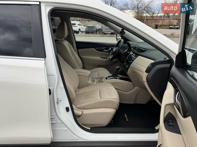 Белый Ниссан Rogue, объемом двигателя 2.49 л и пробегом 132 тыс. км за 16700 $, фото 50 на Automoto.ua