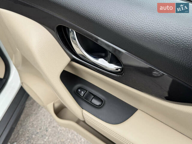 Белый Ниссан Rogue, объемом двигателя 2.49 л и пробегом 132 тыс. км за 16700 $, фото 56 на Automoto.ua