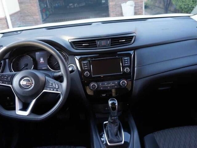 Белый Ниссан Rogue, объемом двигателя 2.5 л и пробегом 84 тыс. км за 14000 $, фото 5 на Automoto.ua