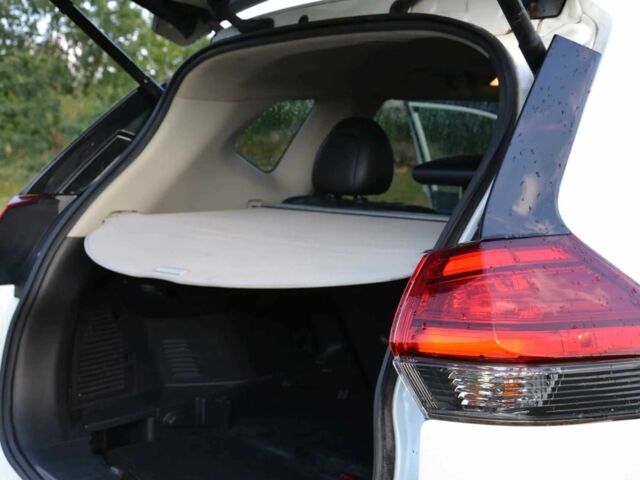 Білий Ніссан Rogue, об'ємом двигуна 2.5 л та пробігом 76 тис. км за 11000 $, фото 4 на Automoto.ua