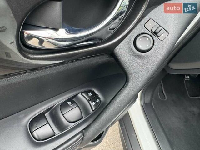 Білий Ніссан Rogue, об'ємом двигуна 2.49 л та пробігом 104 тис. км за 16500 $, фото 9 на Automoto.ua