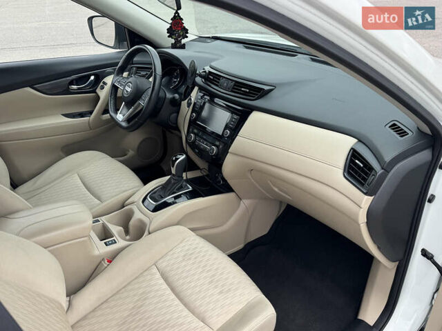 Белый Ниссан Rogue, объемом двигателя 2.49 л и пробегом 132 тыс. км за 16700 $, фото 51 на Automoto.ua