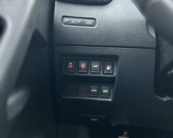 Белый Ниссан Rogue, объемом двигателя 2.49 л и пробегом 164 тыс. км за 14500 $, фото 15 на Automoto.ua