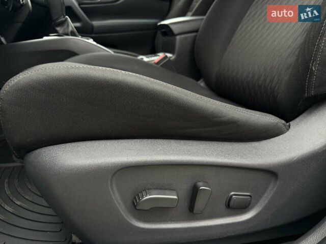 Белый Ниссан Rogue, объемом двигателя 2.5 л и пробегом 138 тыс. км за 13900 $, фото 34 на Automoto.ua