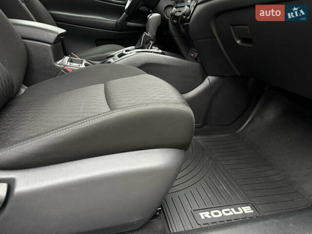 Белый Ниссан Rogue, объемом двигателя 2.5 л и пробегом 138 тыс. км за 13900 $, фото 52 на Automoto.ua