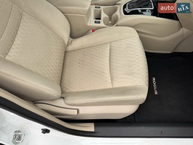 Белый Ниссан Rogue, объемом двигателя 2.49 л и пробегом 132 тыс. км за 16700 $, фото 53 на Automoto.ua