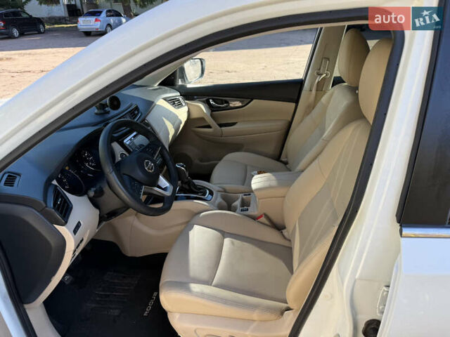 Белый Ниссан Rogue, объемом двигателя 2.49 л и пробегом 83 тыс. км за 16600 $, фото 7 на Automoto.ua