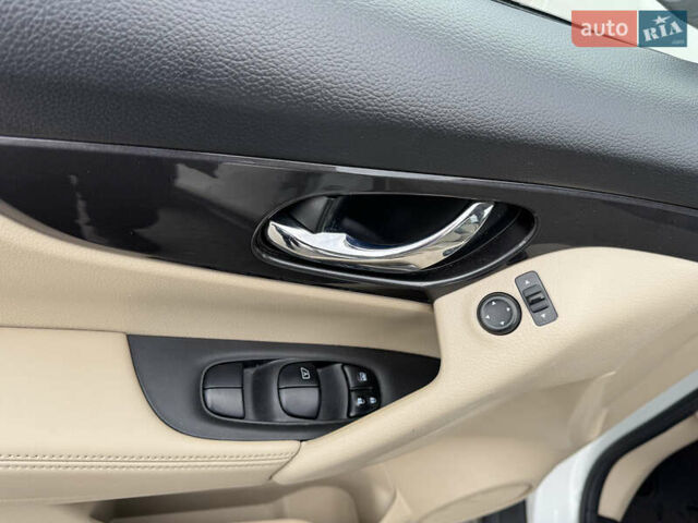 Белый Ниссан Rogue, объемом двигателя 2.49 л и пробегом 132 тыс. км за 16700 $, фото 39 на Automoto.ua