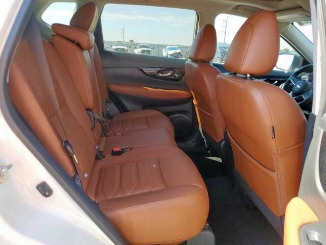 Белый Ниссан Rogue, объемом двигателя 2.5 л и пробегом 55 тыс. км за 2500 $, фото 9 на Automoto.ua