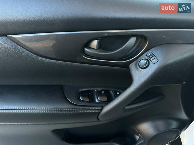 Білий Ніссан Rogue, об'ємом двигуна 2.49 л та пробігом 90 тис. км за 14200 $, фото 19 на Automoto.ua