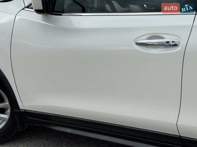 Белый Ниссан Rogue, объемом двигателя 2.49 л и пробегом 132 тыс. км за 16700 $, фото 4 на Automoto.ua