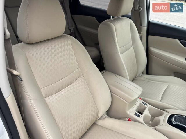 Белый Ниссан Rogue, объемом двигателя 2.49 л и пробегом 132 тыс. км за 16700 $, фото 52 на Automoto.ua