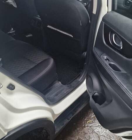 Белый Ниссан Rogue, объемом двигателя 2.49 л и пробегом 89 тыс. км за 16200 $, фото 18 на Automoto.ua