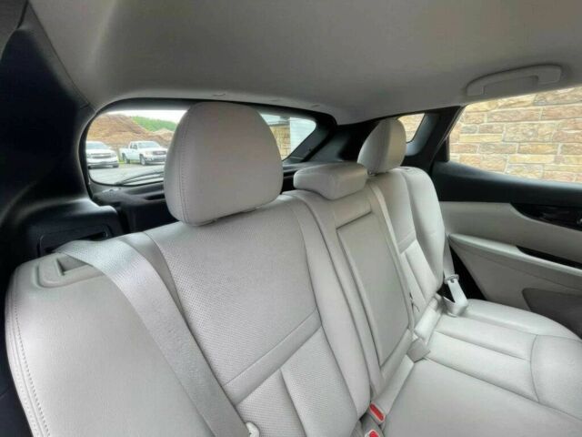 Білий Ніссан Rogue, об'ємом двигуна 2 л та пробігом 31 тис. км за 8000 $, фото 16 на Automoto.ua