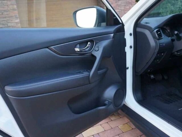 Белый Ниссан Rogue, объемом двигателя 2.5 л и пробегом 84 тыс. км за 14000 $, фото 12 на Automoto.ua