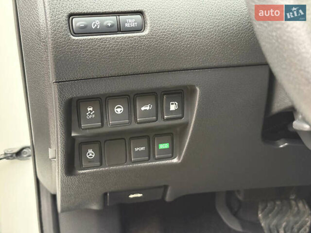 Белый Ниссан Rogue, объемом двигателя 2.49 л и пробегом 117 тыс. км за 17800 $, фото 14 на Automoto.ua