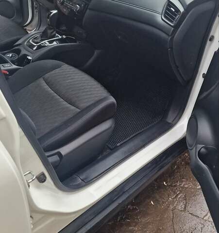 Белый Ниссан Rogue, объемом двигателя 2.49 л и пробегом 89 тыс. км за 16200 $, фото 17 на Automoto.ua