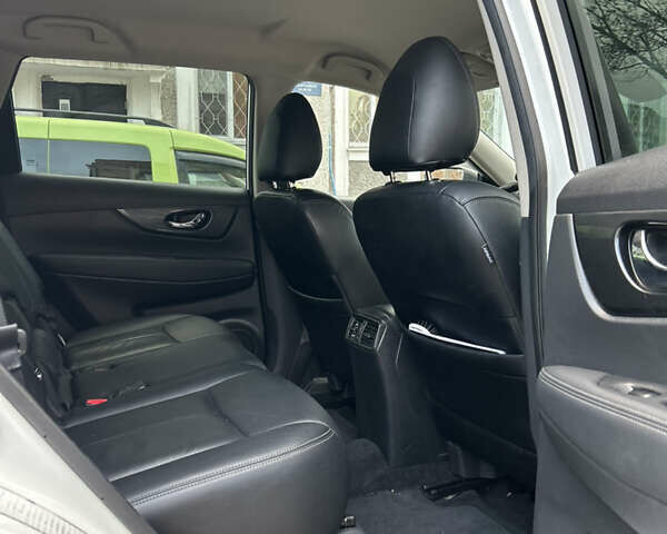 Белый Ниссан Rogue, объемом двигателя 2.49 л и пробегом 164 тыс. км за 14500 $, фото 11 на Automoto.ua