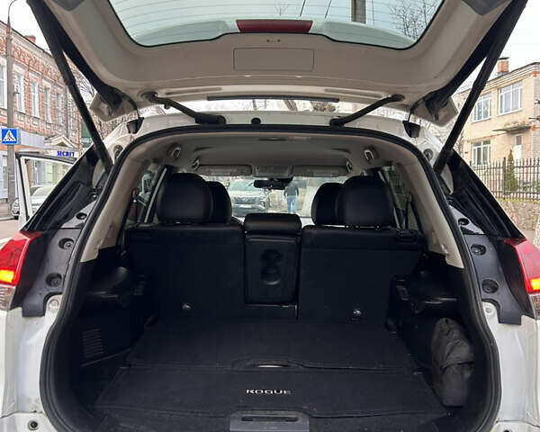 Белый Ниссан Rogue, объемом двигателя 2.49 л и пробегом 164 тыс. км за 14500 $, фото 12 на Automoto.ua