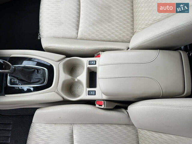 Белый Ниссан Rogue, объемом двигателя 2.49 л и пробегом 132 тыс. км за 16700 $, фото 33 на Automoto.ua