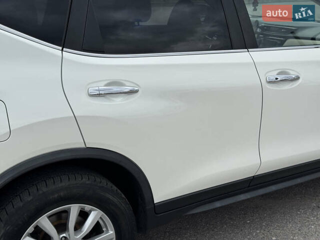 Белый Ниссан Rogue, объемом двигателя 2.49 л и пробегом 132 тыс. км за 16700 $, фото 11 на Automoto.ua
