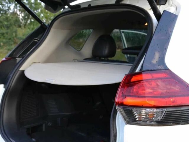 Белый Ниссан Rogue, объемом двигателя 2.5 л и пробегом 78 тыс. км за 12000 $, фото 4 на Automoto.ua