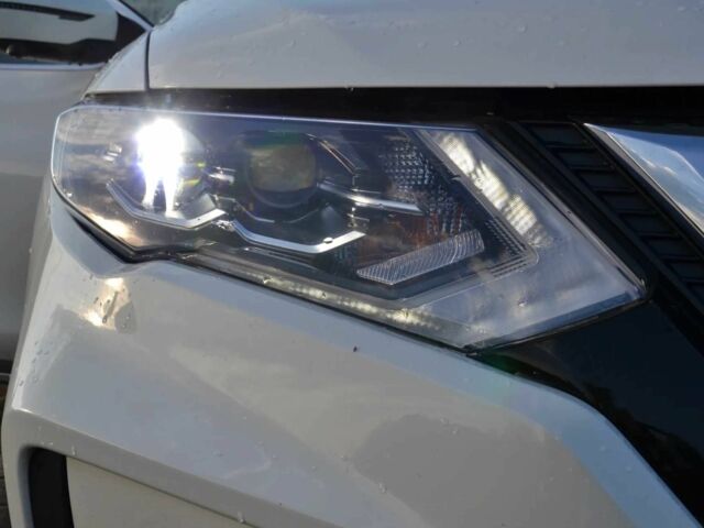 Білий Ніссан Rogue, об'ємом двигуна 2.5 л та пробігом 76 тис. км за 11000 $, фото 1 на Automoto.ua