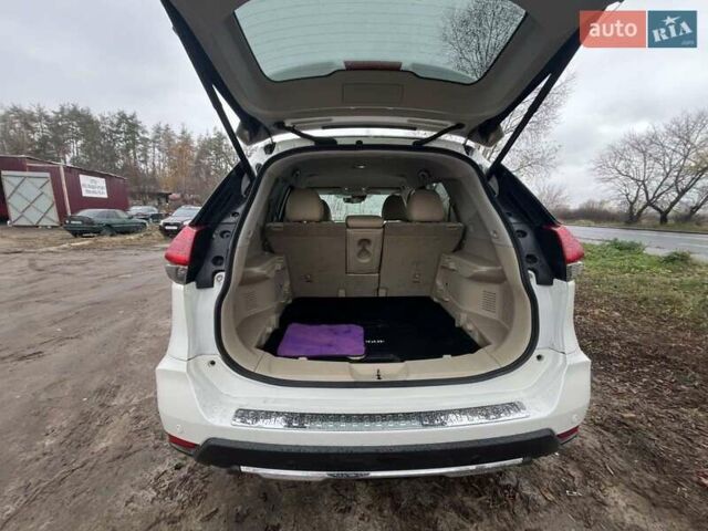 Белый Ниссан Rogue, объемом двигателя 2.49 л и пробегом 85 тыс. км за 15850 $, фото 4 на Automoto.ua