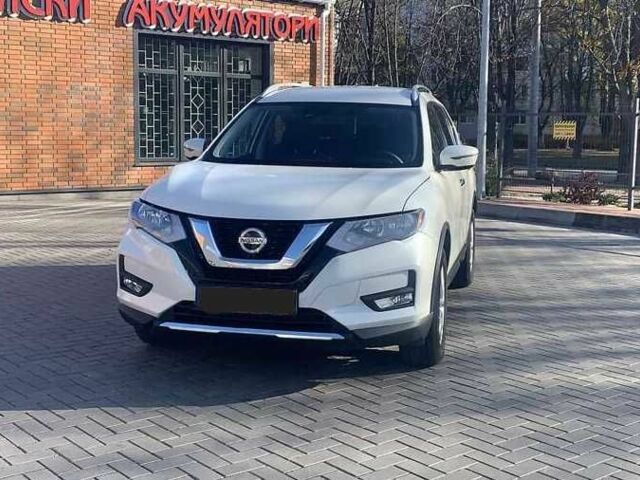 Белый Ниссан Rogue, объемом двигателя 2.5 л и пробегом 63 тыс. км за 12800 $, фото 1 на Automoto.ua