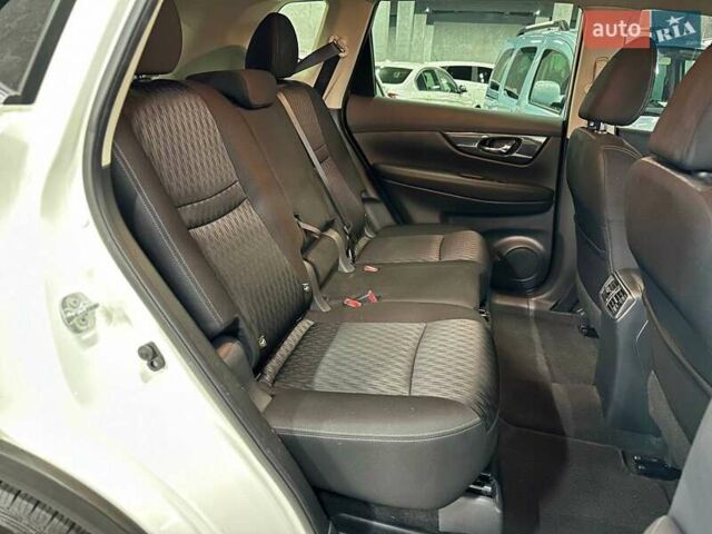 Белый Ниссан Rogue, объемом двигателя 2.5 л и пробегом 103 тыс. км за 16999 $, фото 18 на Automoto.ua