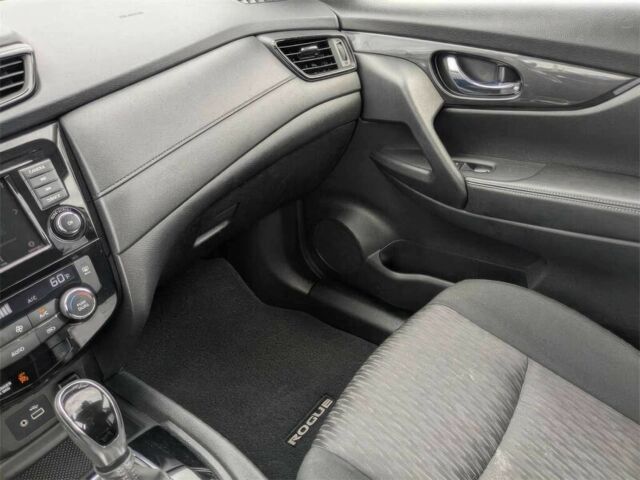 Белый Ниссан Rogue, объемом двигателя 2.5 л и пробегом 48 тыс. км за 12500 $, фото 8 на Automoto.ua