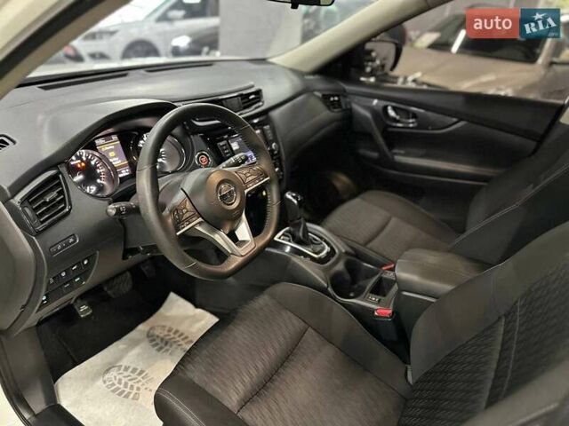 Белый Ниссан Rogue, объемом двигателя 2.5 л и пробегом 103 тыс. км за 16999 $, фото 10 на Automoto.ua