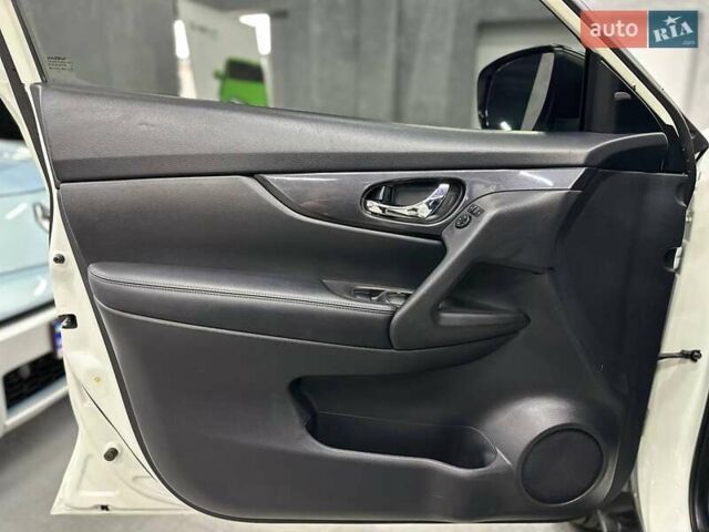 Белый Ниссан Rogue, объемом двигателя 2.5 л и пробегом 103 тыс. км за 16999 $, фото 12 на Automoto.ua