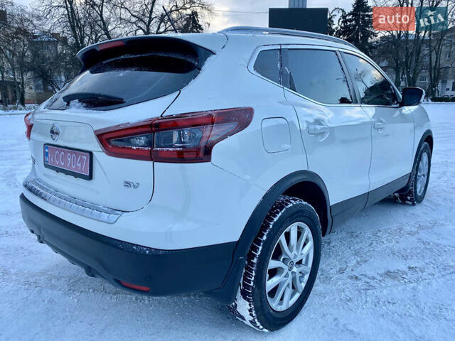 Белый Ниссан Rogue, объемом двигателя 2 л и пробегом 117 тыс. км за 15999 $, фото 6 на Automoto.ua