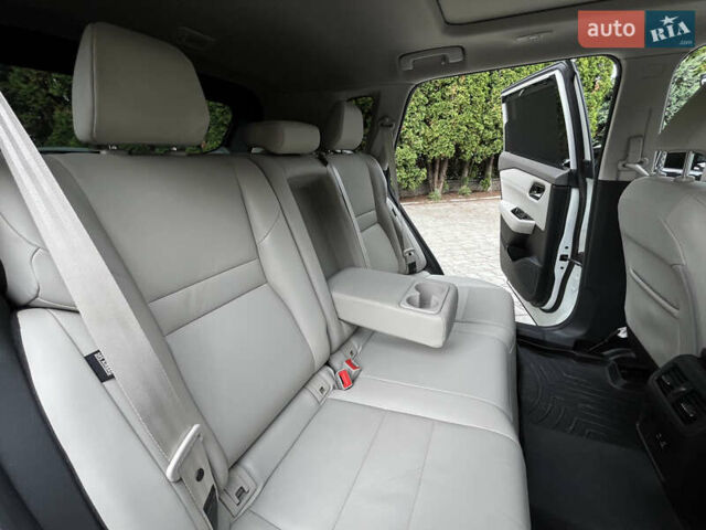 Белый Ниссан Rogue, объемом двигателя 2.49 л и пробегом 142 тыс. км за 21900 $, фото 19 на Automoto.ua