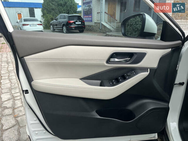 Белый Ниссан Rogue, объемом двигателя 2.49 л и пробегом 142 тыс. км за 21900 $, фото 23 на Automoto.ua