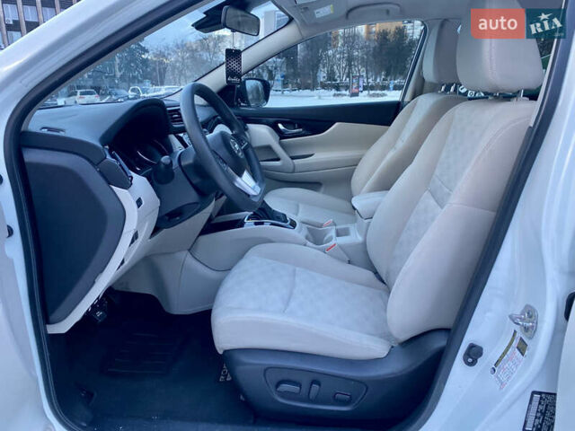 Белый Ниссан Rogue, объемом двигателя 2 л и пробегом 117 тыс. км за 15999 $, фото 17 на Automoto.ua